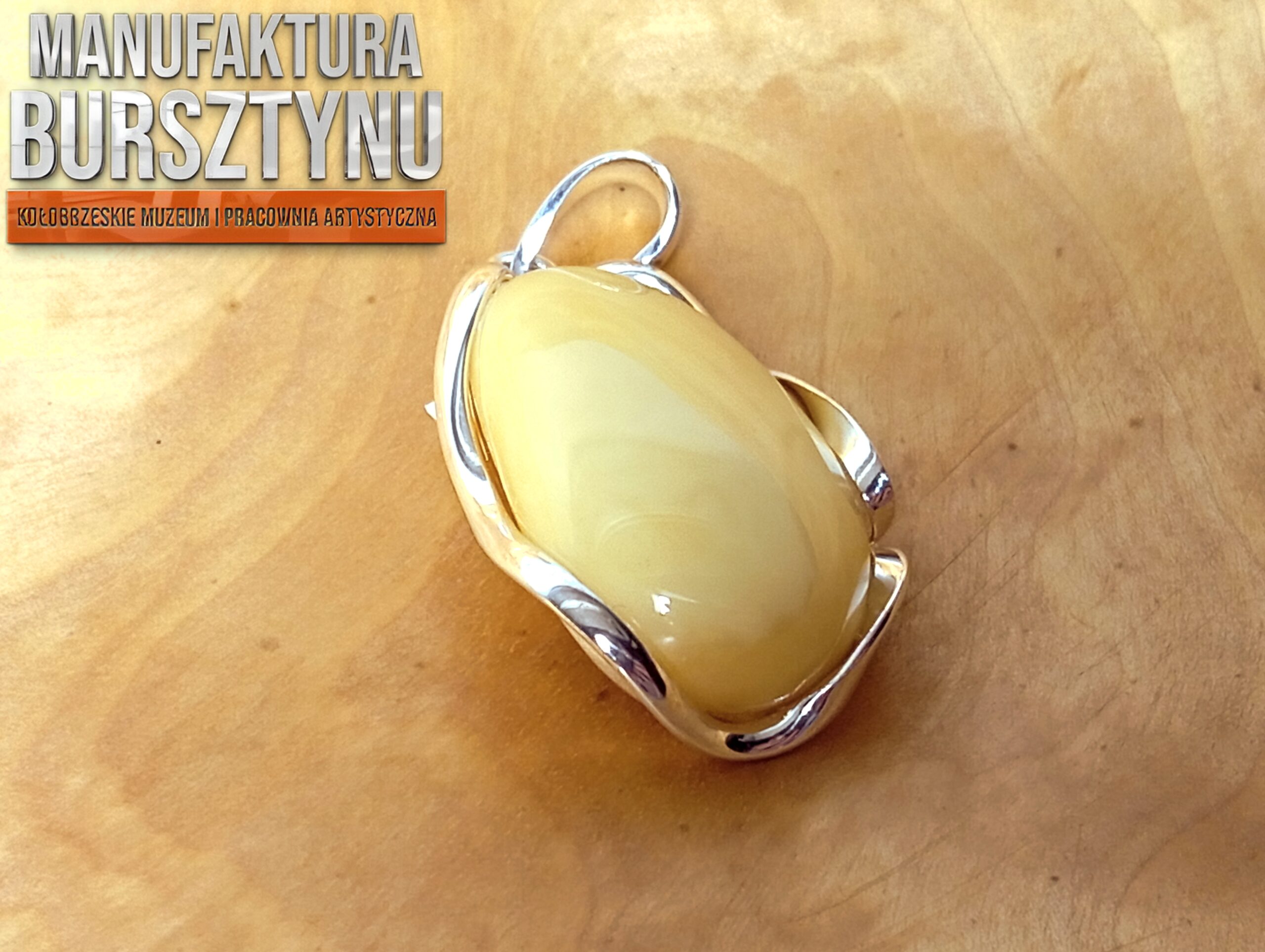 Miodowo-mleczna Zawieszka z Bursztynu