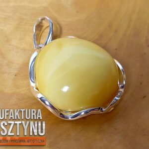 Mleczno-kremowa Zawieszka z Bursztynu