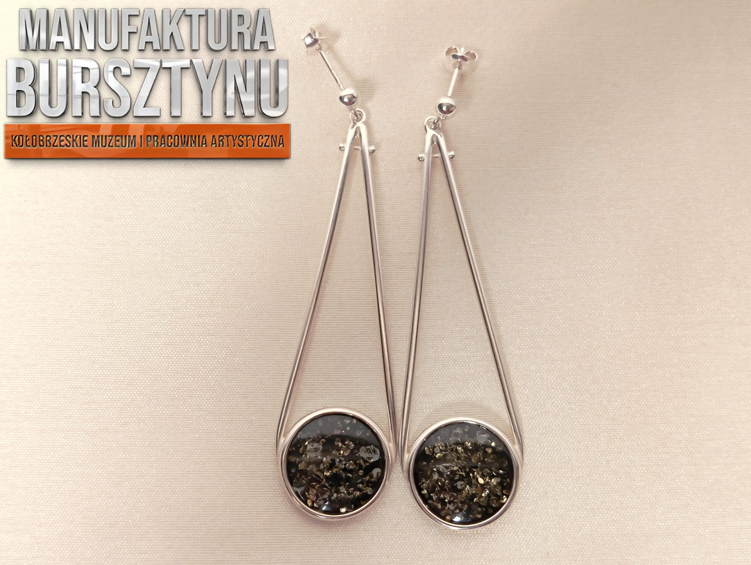 Długie Kolczyki z Ciemnym Bursztynem