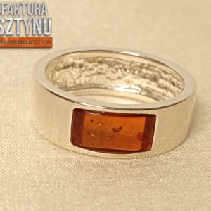 Pierścionek Srebrny z Koniakowym Bursztynem