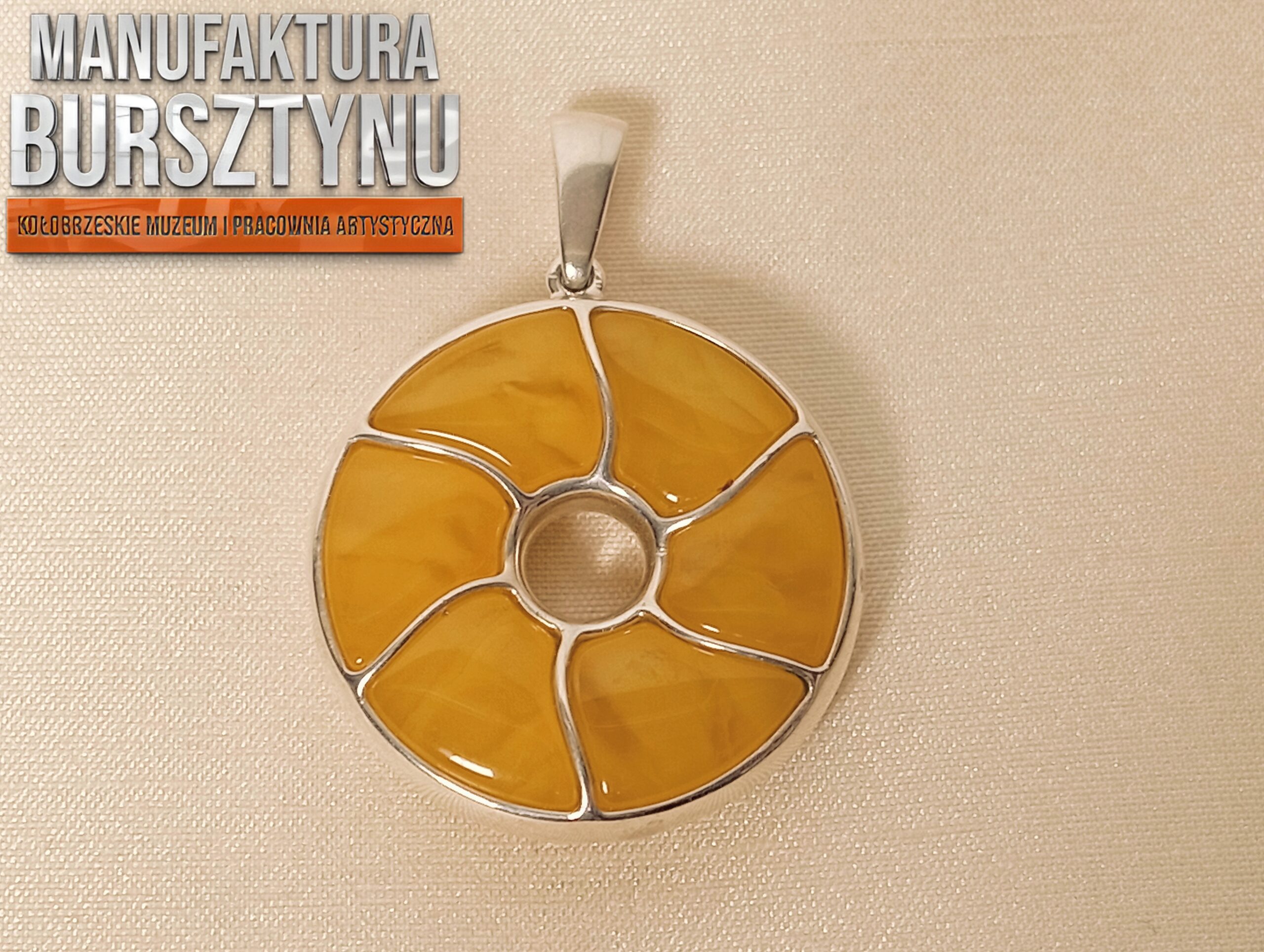Okrągła Zawieszka z Miodowym Bursztynem