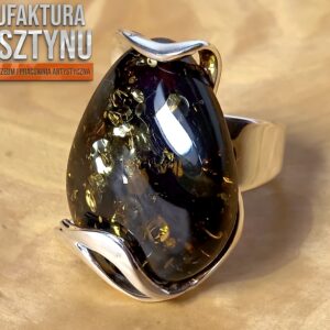 Pierścionek z ciemnego bursztynu