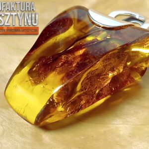 Artystyczna zawieszka bursztynem bałtyckim