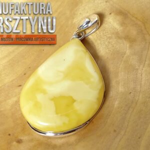 Srebrna Zawieszka z Mlecznym Bursztynem