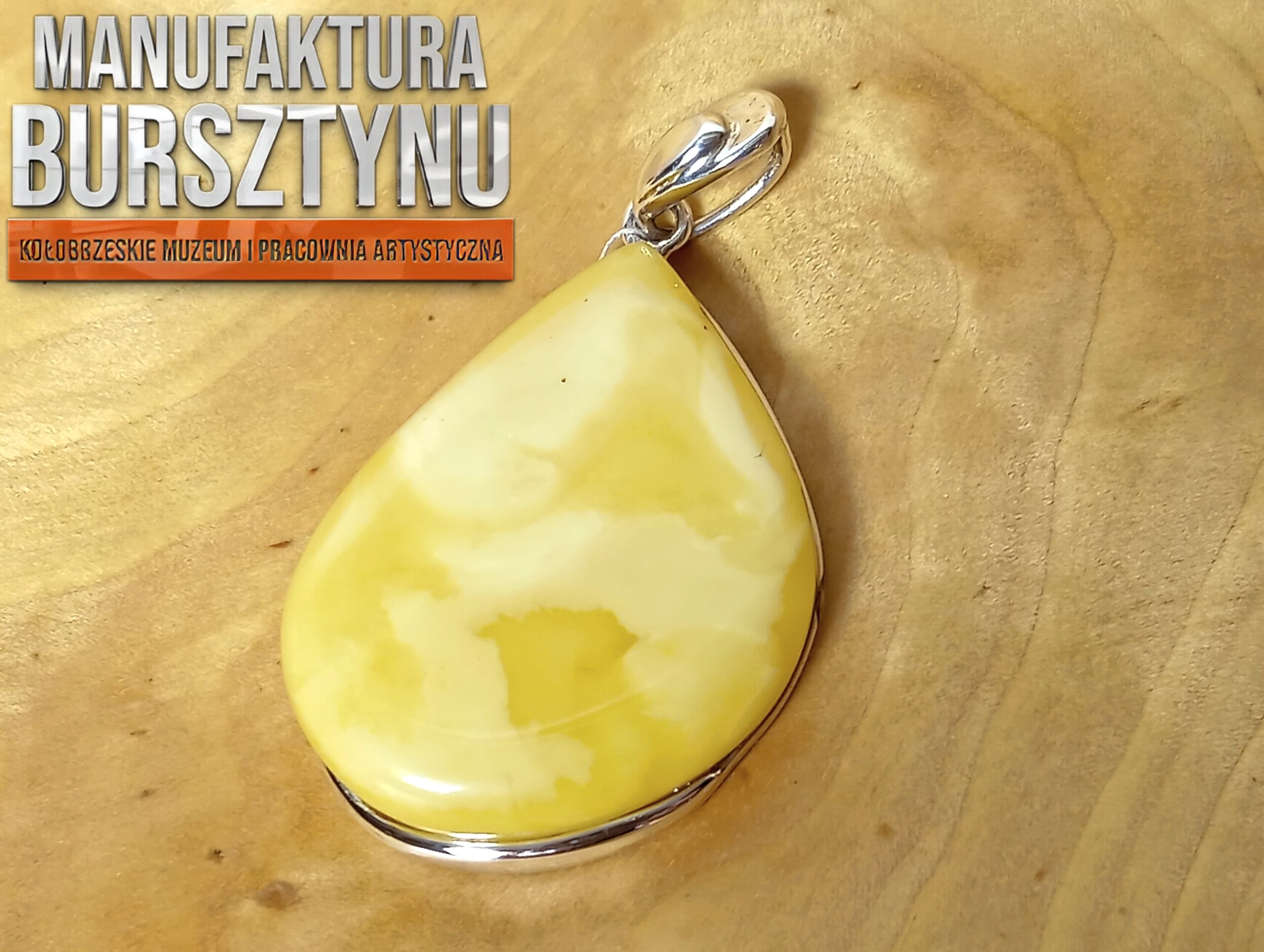 Srebrna Zawieszka z Mlecznym Bursztynem