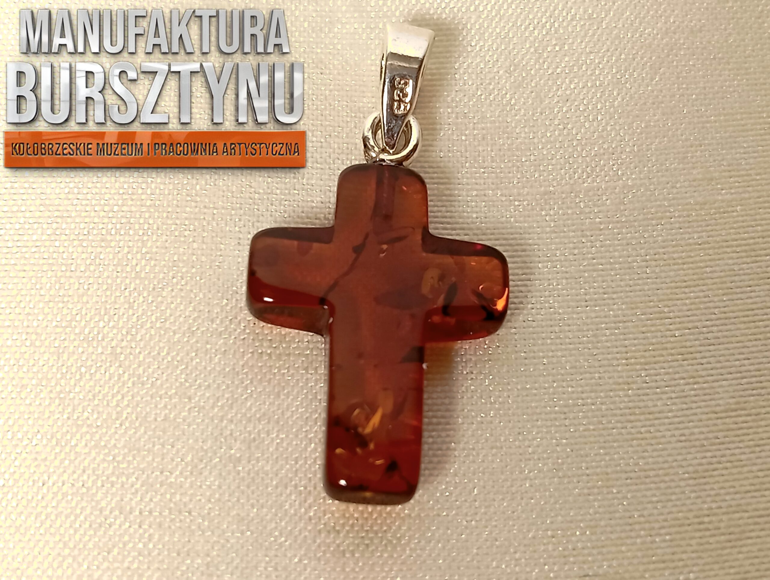 Krzyżyk z Ciemnego Koniakowego Bursztynu